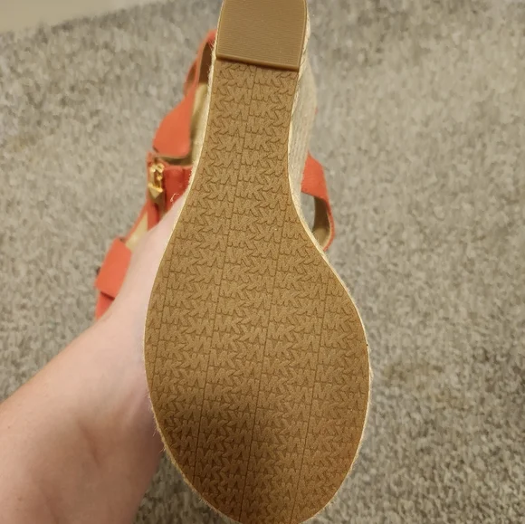 Michael Kors espadrille canvas wedges NWOT - Picture 4 of 5